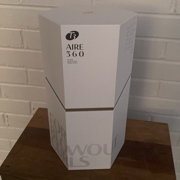 NEW in the box! T3 AIRE 360 blowout kit - Picture 8 of 8